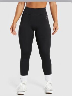 Gymshark- POWER REGULAR LEGGINGS. Black. Size: Small
